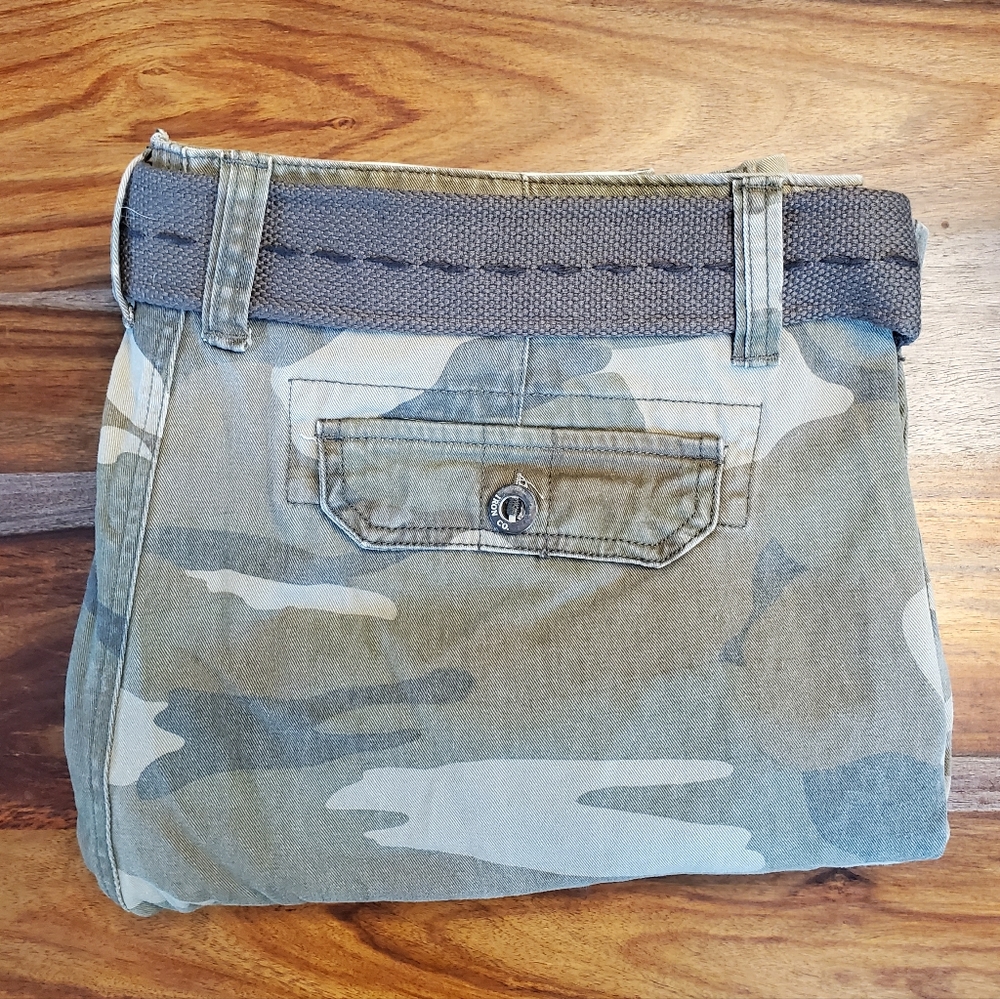 Iron Co. Men's Camo Cargo Pants, Like New, 36 Waist 32 Length with Belt